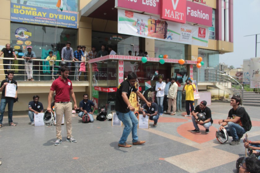 Pic 3. Nukkad Natak at Priya Mall Kashipur.JPG